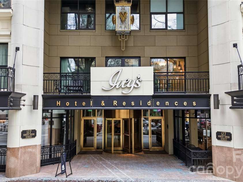 127 Tryon Street, Charlotte, NC 28202.  MLS# CAR4342911, YatesRealty ID 3044. Ivey's Entrance