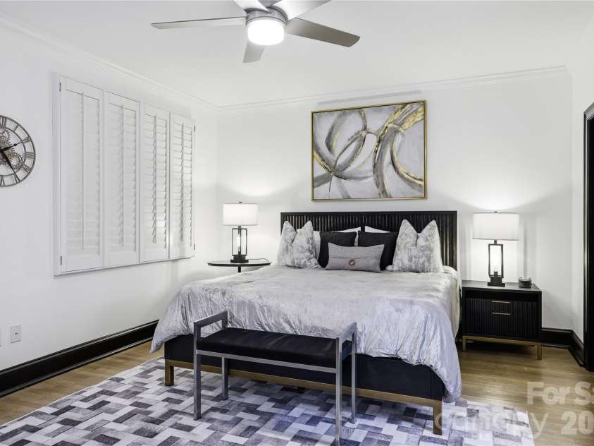 127 Tryon Street, Charlotte, NC 28202.  MLS# CAR4342911, YatesRealty ID 3044. Large Primary