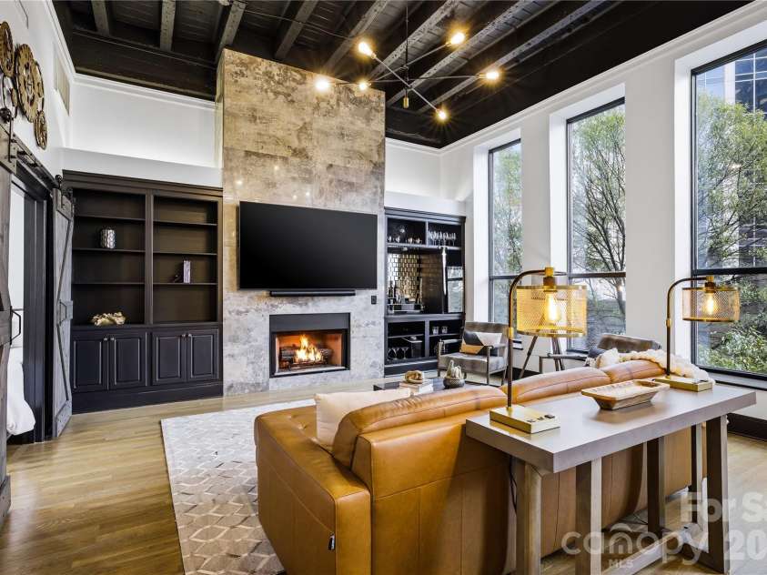 127 Tryon Street, Charlotte, NC 28202.  MLS# CAR4342911, YatesRealty ID 3044. Living Area