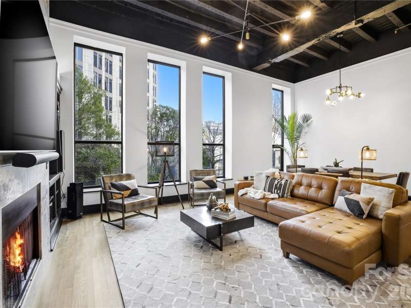 127 Tryon Street, Charlotte, NC 28202.  MLS# CAR4342911, YatesRealty ID 3044. Living Area