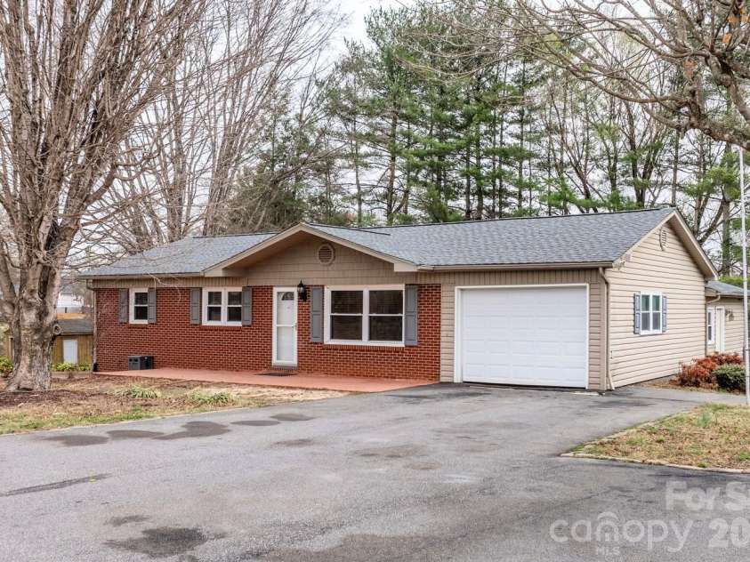 309 Sheldon Street, Hudson, NC 28638.  MLS# CAR4277240, YatesRealty ID 3044. 