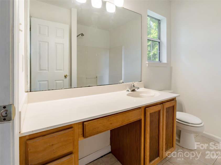 5121 Poplar Glen Drive, Matthews, NC 28104.  MLS# CAR4276930, YatesRealty ID 30440. 