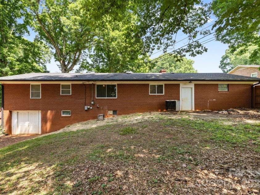 137 Deal Lane, Statesville, NC 28677.  MLS# CAR4250460, YatesRealty ID 30441. 