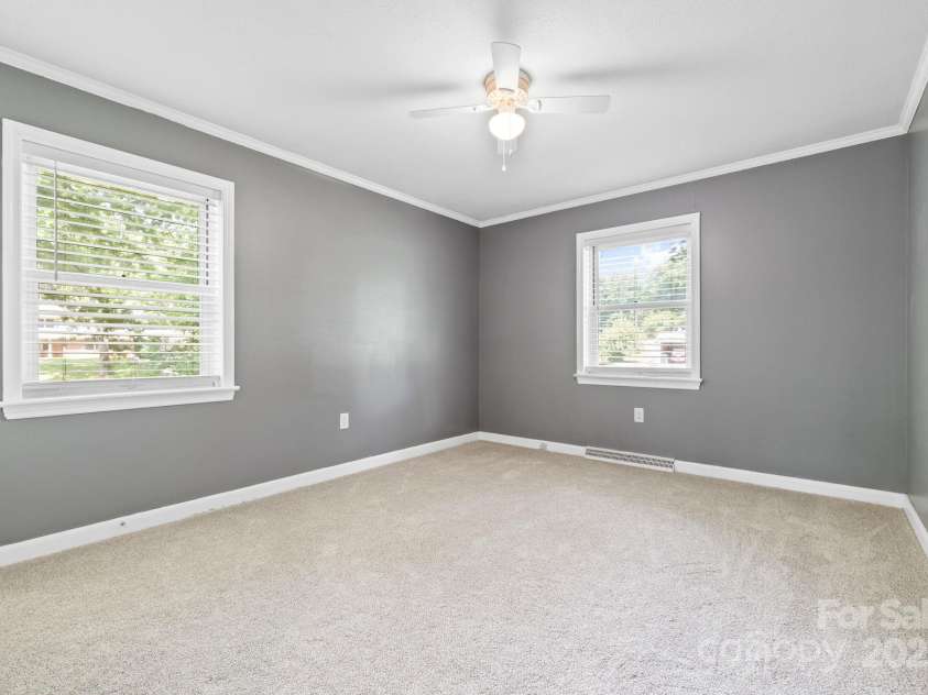 137 Deal Lane, Statesville, NC 28677.  MLS# CAR4250460, YatesRealty ID 30441. 