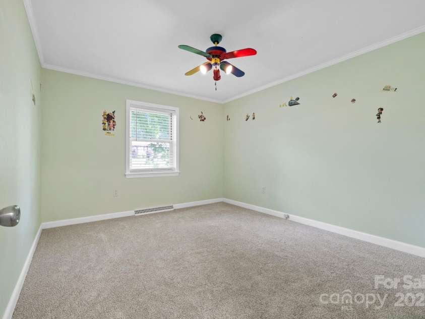 137 Deal Lane, Statesville, NC 28677.  MLS# CAR4250460, YatesRealty ID 30441. 