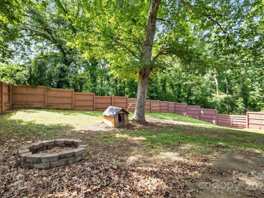 137 Deal Lane, Statesville, NC 28677.  MLS# CAR4250460, YatesRealty ID 30441. 