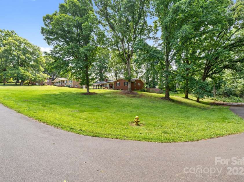 137 Deal Lane, Statesville, NC 28677.  MLS# CAR4250460, YatesRealty ID 30441. 