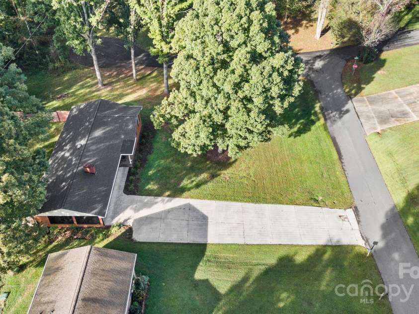 137 Deal Lane, Statesville, NC 28677.  MLS# CAR4250460, YatesRealty ID 30441. 