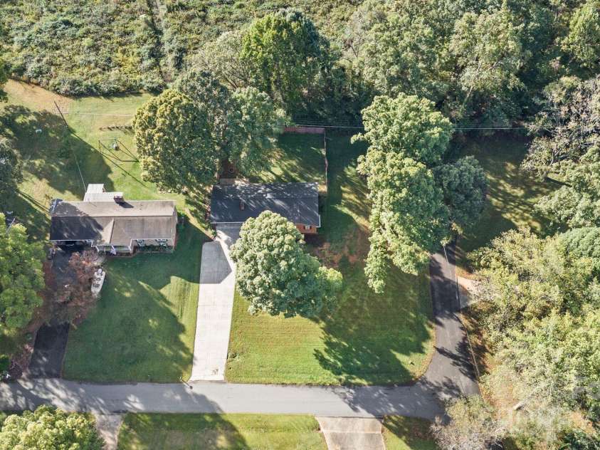 137 Deal Lane, Statesville, NC 28677.  MLS# CAR4250460, YatesRealty ID 30441. 