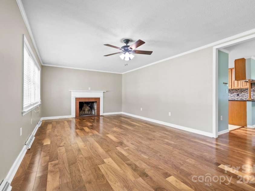 137 Deal Lane, Statesville, NC 28677.  MLS# CAR4250460, YatesRealty ID 30441. 