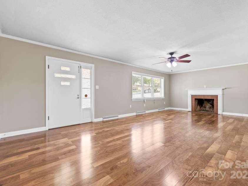 137 Deal Lane, Statesville, NC 28677.  MLS# CAR4250460, YatesRealty ID 30441. 