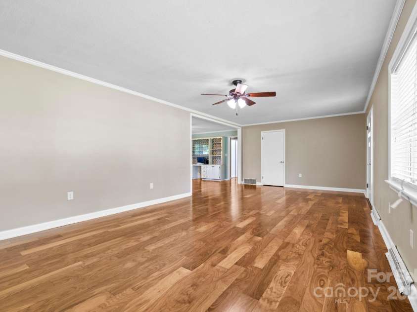 137 Deal Lane, Statesville, NC 28677.  MLS# CAR4250460, YatesRealty ID 30441. 