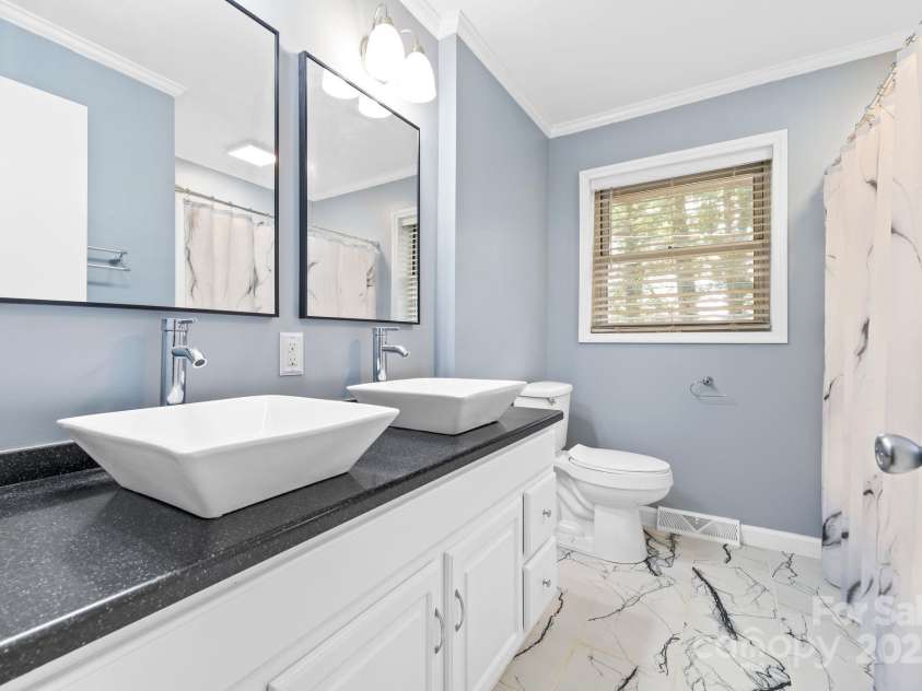 137 Deal Lane, Statesville, NC 28677.  MLS# CAR4250460, YatesRealty ID 30441. 