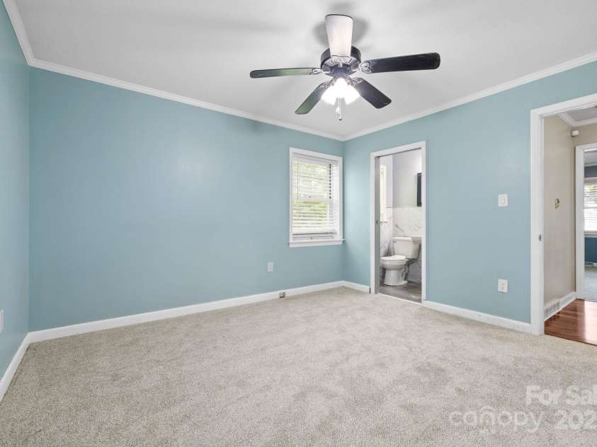 137 Deal Lane, Statesville, NC 28677.  MLS# CAR4250460, YatesRealty ID 30441. 