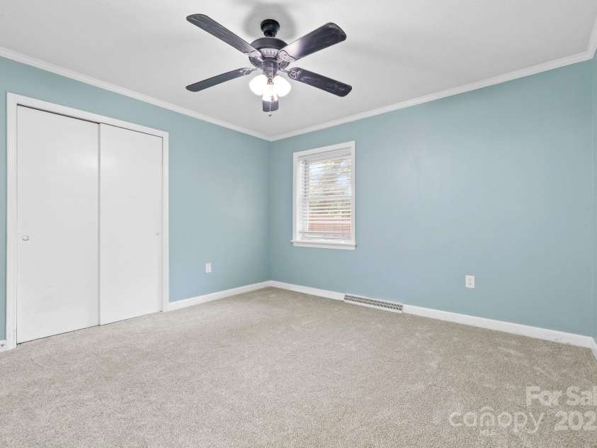 137 Deal Lane, Statesville, NC 28677.  MLS# CAR4250460, YatesRealty ID 30441. 