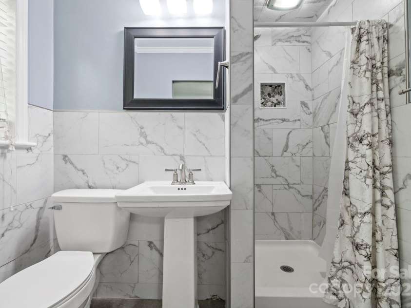 137 Deal Lane, Statesville, NC 28677.  MLS# CAR4250460, YatesRealty ID 30441. 