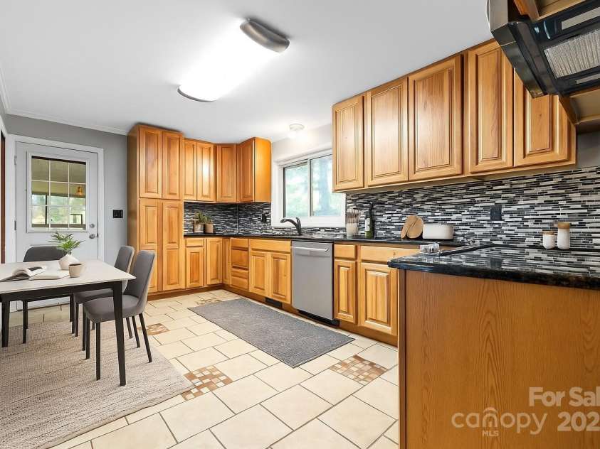 137 Deal Lane, Statesville, NC 28677.  MLS# CAR4250460, YatesRealty ID 30441. Virtual Staging