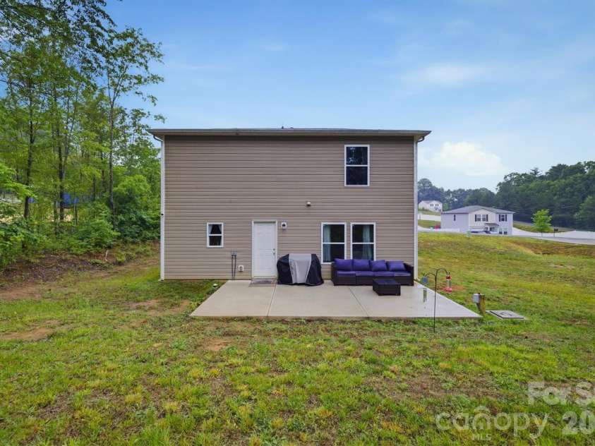 1916 Country Way, Hickory, NC 28601.  MLS# CAR4377335, YatesRealty ID 30441. 