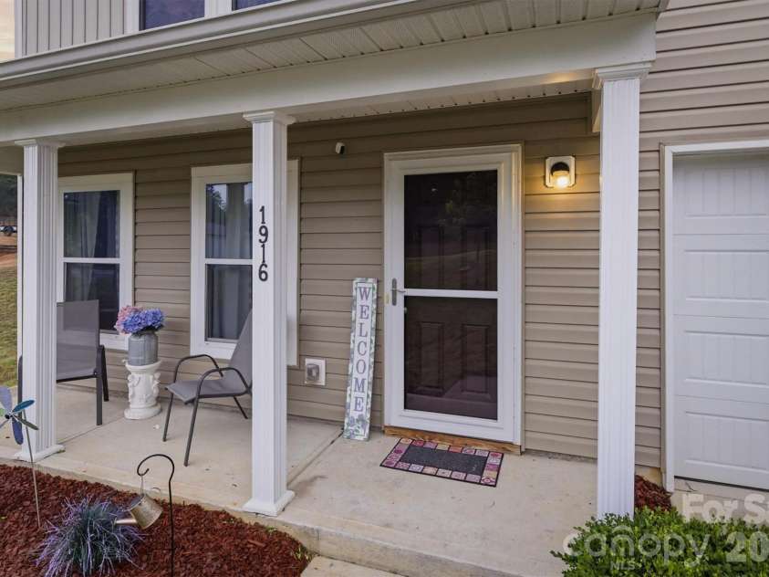 1916 Country Way, Hickory, NC 28601.  MLS# CAR4377335, YatesRealty ID 30441. 