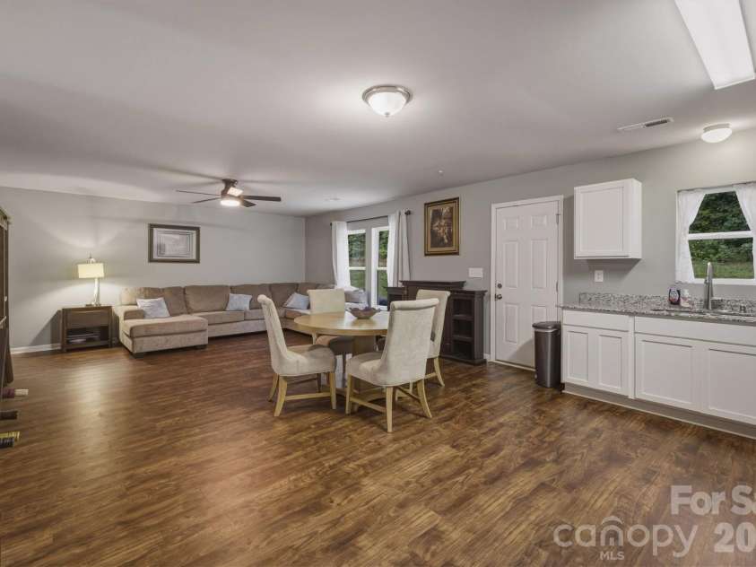1916 Country Way, Hickory, NC 28601.  MLS# CAR4377335, YatesRealty ID 30441. 