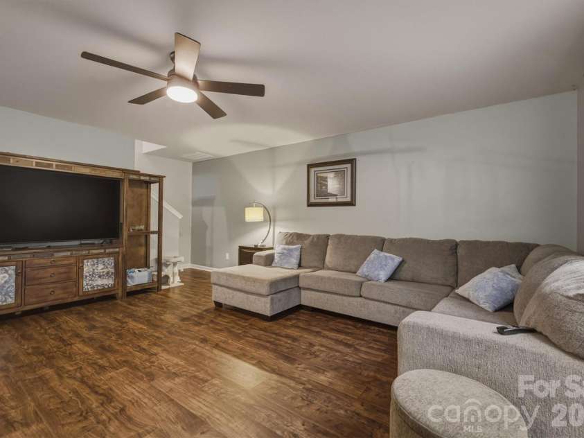 1916 Country Way, Hickory, NC 28601.  MLS# CAR4377335, YatesRealty ID 30441. 