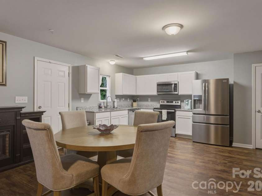 1916 Country Way, Hickory, NC 28601.  MLS# CAR4377335, YatesRealty ID 30441. 