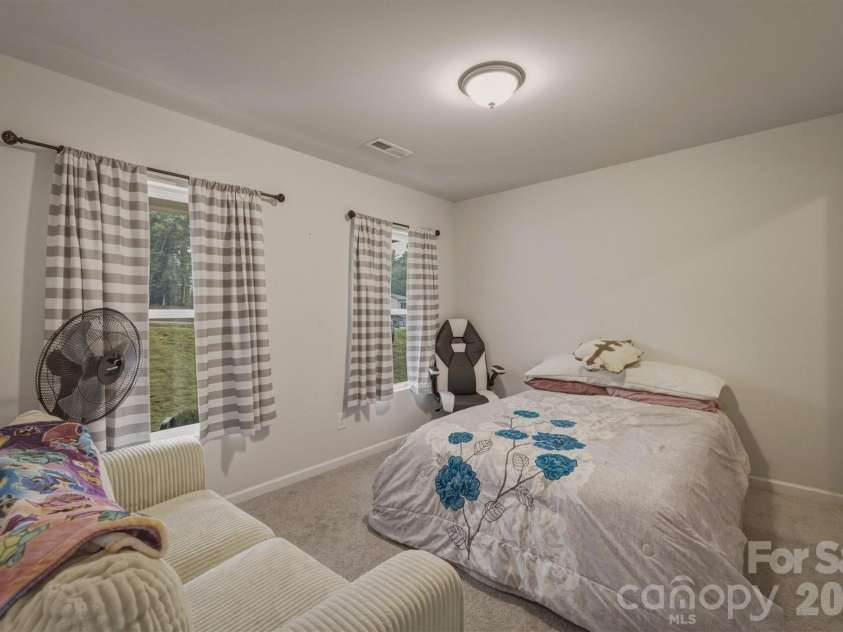 1916 Country Way, Hickory, NC 28601.  MLS# CAR4377335, YatesRealty ID 30441. 