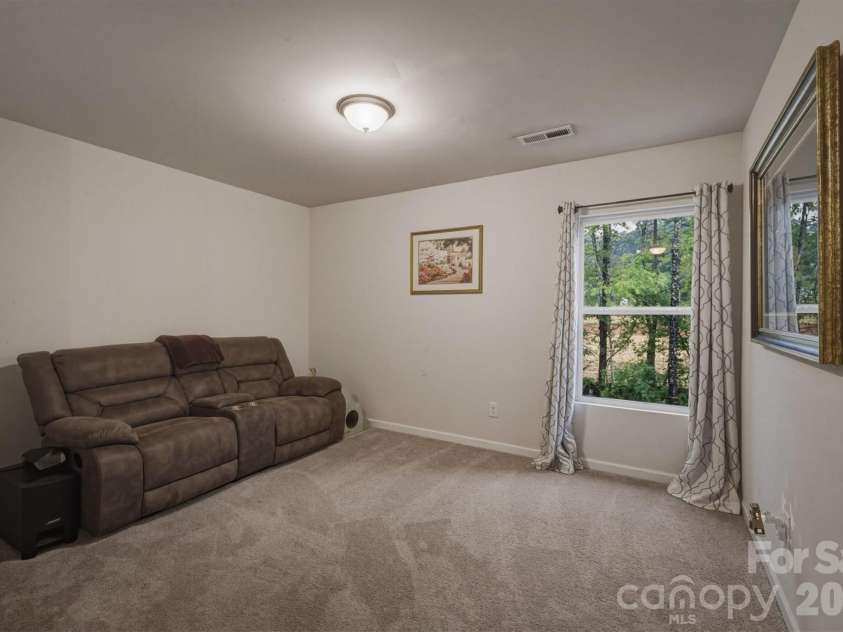 1916 Country Way, Hickory, NC 28601.  MLS# CAR4377335, YatesRealty ID 30441. 