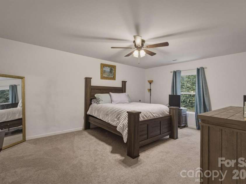 1916 Country Way, Hickory, NC 28601.  MLS# CAR4377335, YatesRealty ID 30441. 