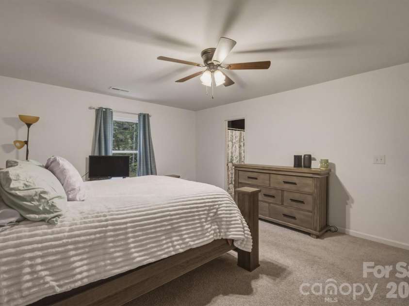 1916 Country Way, Hickory, NC 28601.  MLS# CAR4377335, YatesRealty ID 30441. 