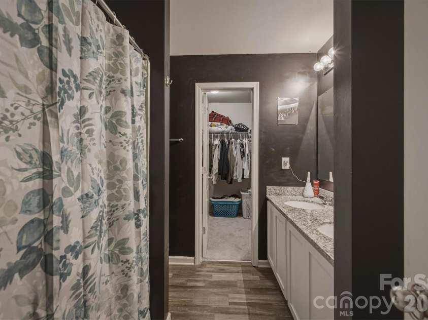 1916 Country Way, Hickory, NC 28601.  MLS# CAR4377335, YatesRealty ID 30441. 