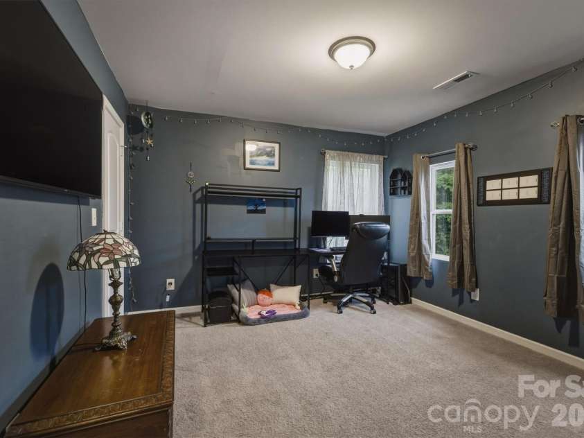 1916 Country Way, Hickory, NC 28601.  MLS# CAR4377335, YatesRealty ID 30441. 