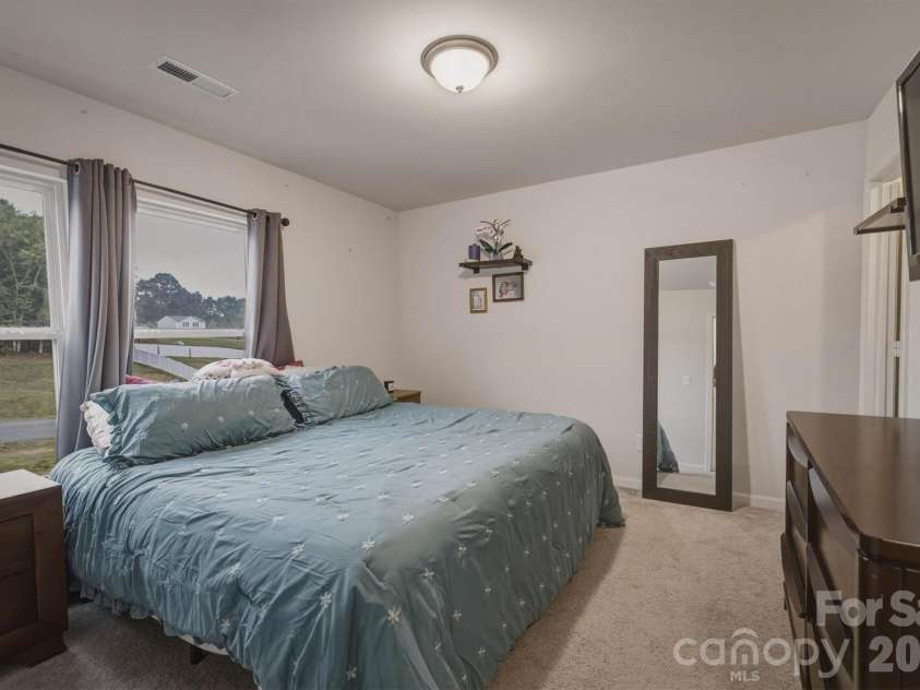 1916 Country Way, Hickory, NC 28601.  MLS# CAR4377335, YatesRealty ID 30441. 
