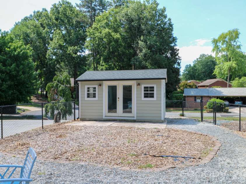 120 Wellington Drive, Salisbury, NC 28144.  MLS# CAR4393362, YatesRealty ID 30442. Heated and cooled office/Workout