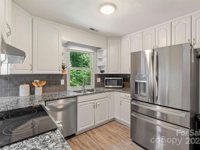2012 Killarney Place, Charlotte, NC 28262.  MLS# CAR4272576, YatesRealty ID 30442. 