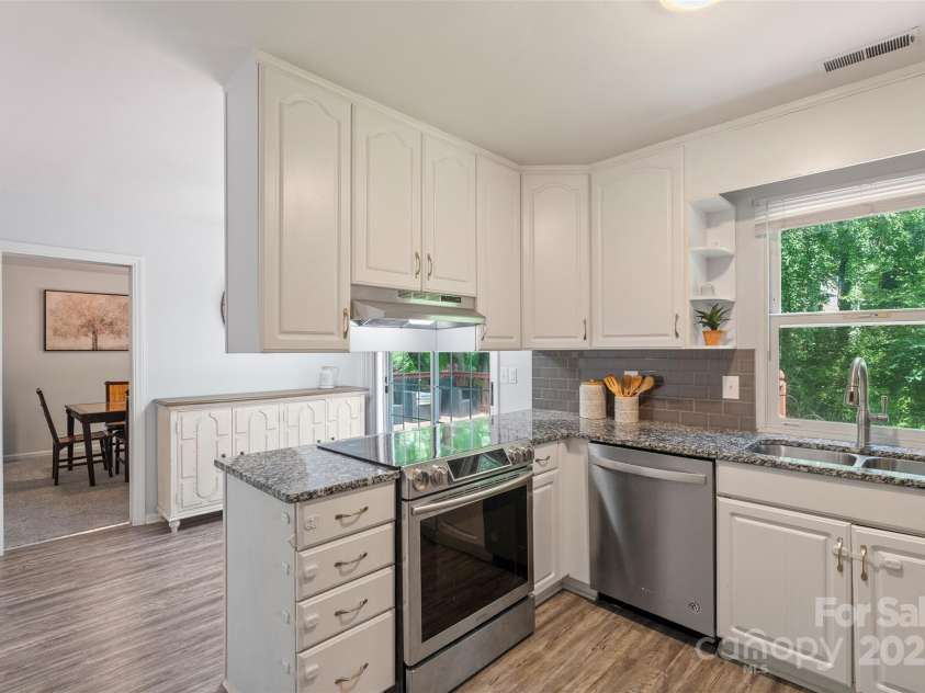 2012 Killarney Place, Charlotte, NC 28262.  MLS# CAR4272576, YatesRealty ID 30442. 