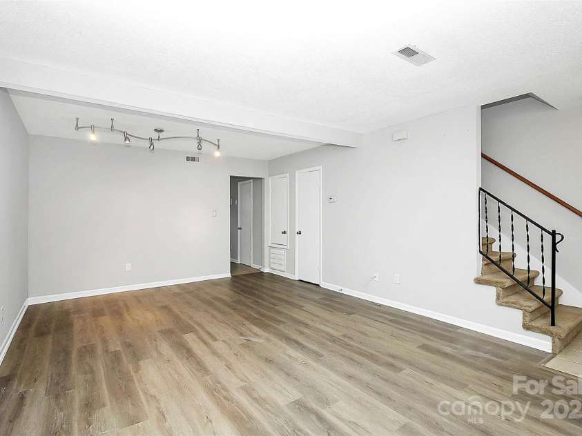 11111 Park Road, Charlotte, NC 28226.  MLS# CAR4280239, YatesRealty ID 30443. 