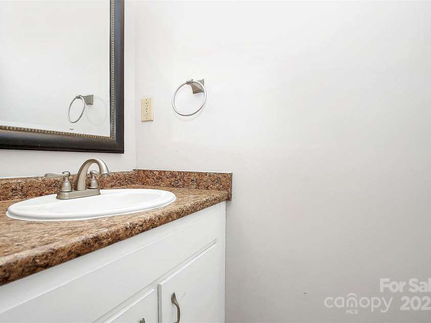 11111 Park Road, Charlotte, NC 28226.  MLS# CAR4280239, YatesRealty ID 30443. 