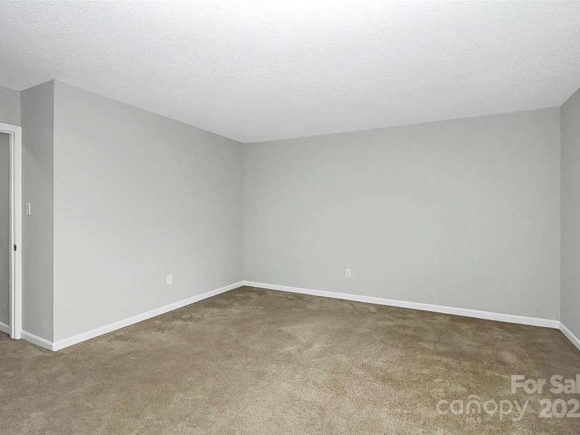 11111 Park Road, Charlotte, NC 28226.  MLS# CAR4280239, YatesRealty ID 30443. 