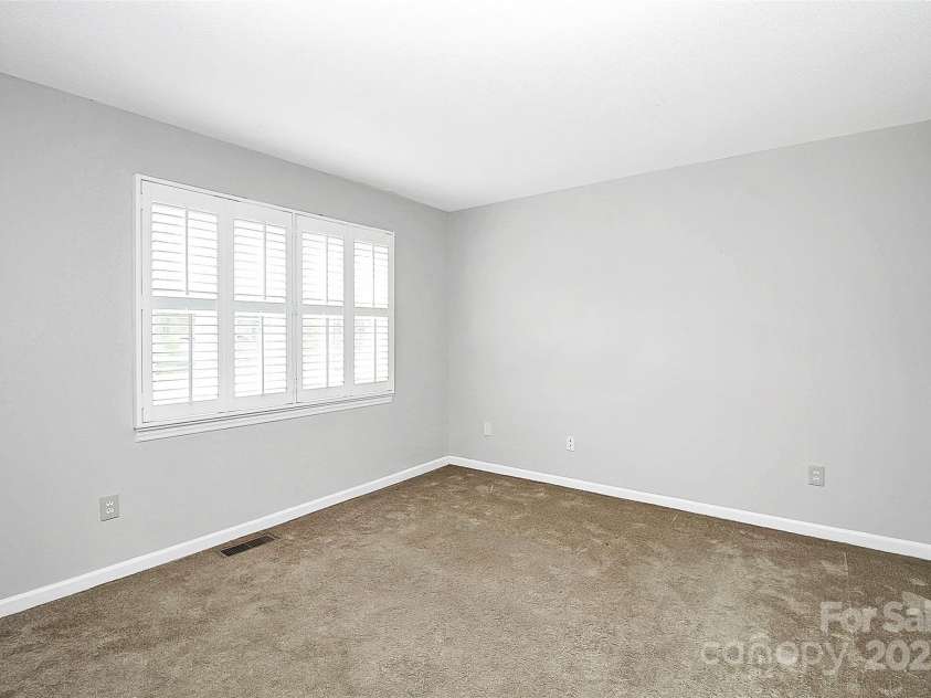 11111 Park Road, Charlotte, NC 28226.  MLS# CAR4280239, YatesRealty ID 30443. 