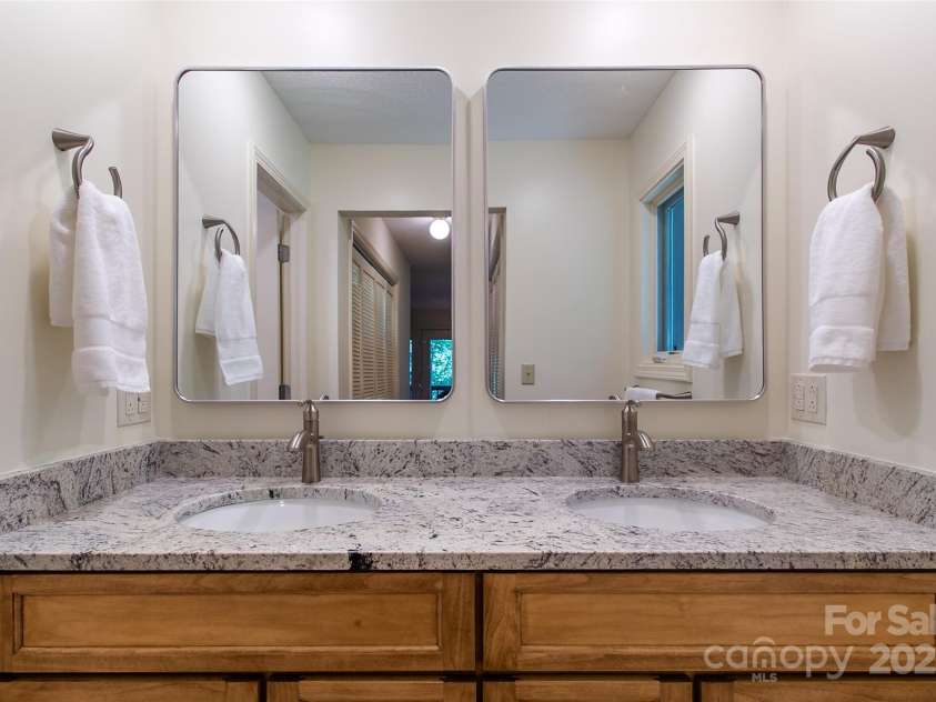 263 Ugedaliyvi Court, Brevard, NC 28712.  MLS# CAR4281622, YatesRealty ID 30444. 