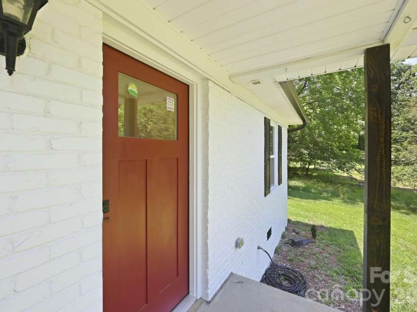 918 Breezewood Drive, Charlotte, NC 28262.  MLS# CAR4390629, YatesRealty ID 30445. 
