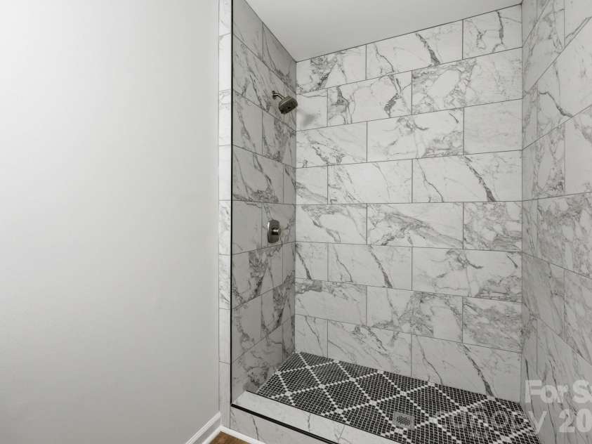 918 Breezewood Drive, Charlotte, NC 28262.  MLS# CAR4390629, YatesRealty ID 30445. 