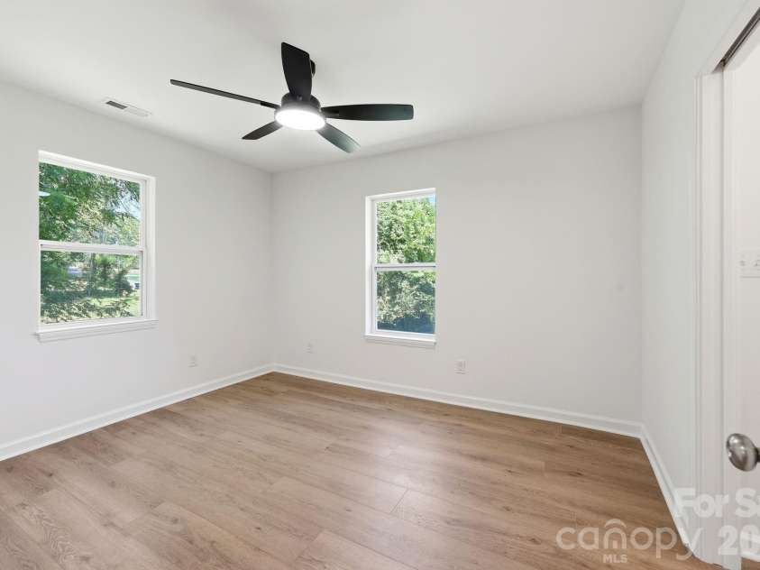 918 Breezewood Drive, Charlotte, NC 28262.  MLS# CAR4390629, YatesRealty ID 30445. 