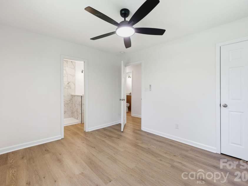 918 Breezewood Drive, Charlotte, NC 28262.  MLS# CAR4390629, YatesRealty ID 30445. 