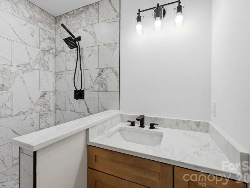 918 Breezewood Drive, Charlotte, NC 28262.  MLS# CAR4390629, YatesRealty ID 30445. 