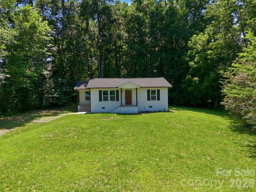 918 Breezewood Drive, Charlotte, NC 28262.  MLS# CAR4390629, YatesRealty ID 30445. 