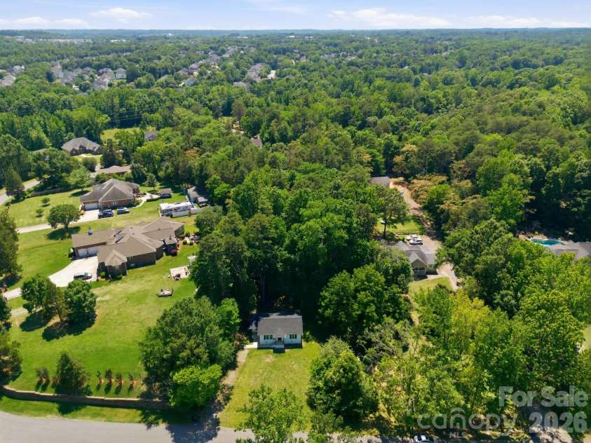 918 Breezewood Drive, Charlotte, NC 28262.  MLS# CAR4390629, YatesRealty ID 30445. 
