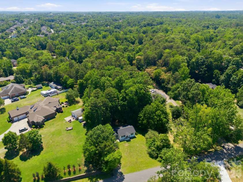 918 Breezewood Drive, Charlotte, NC 28262.  MLS# CAR4390629, YatesRealty ID 30445. 