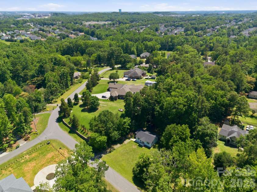 918 Breezewood Drive, Charlotte, NC 28262.  MLS# CAR4390629, YatesRealty ID 30445. 